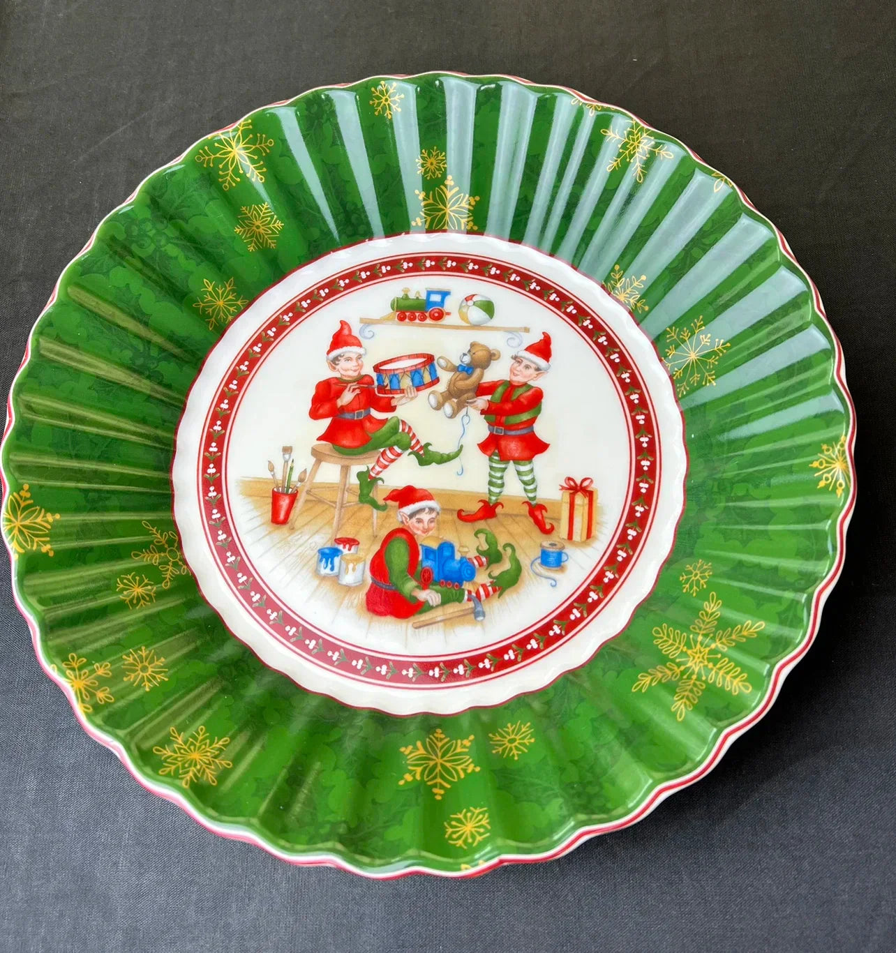 DecorBites™ Christmas Tableware & Dinnerware Set