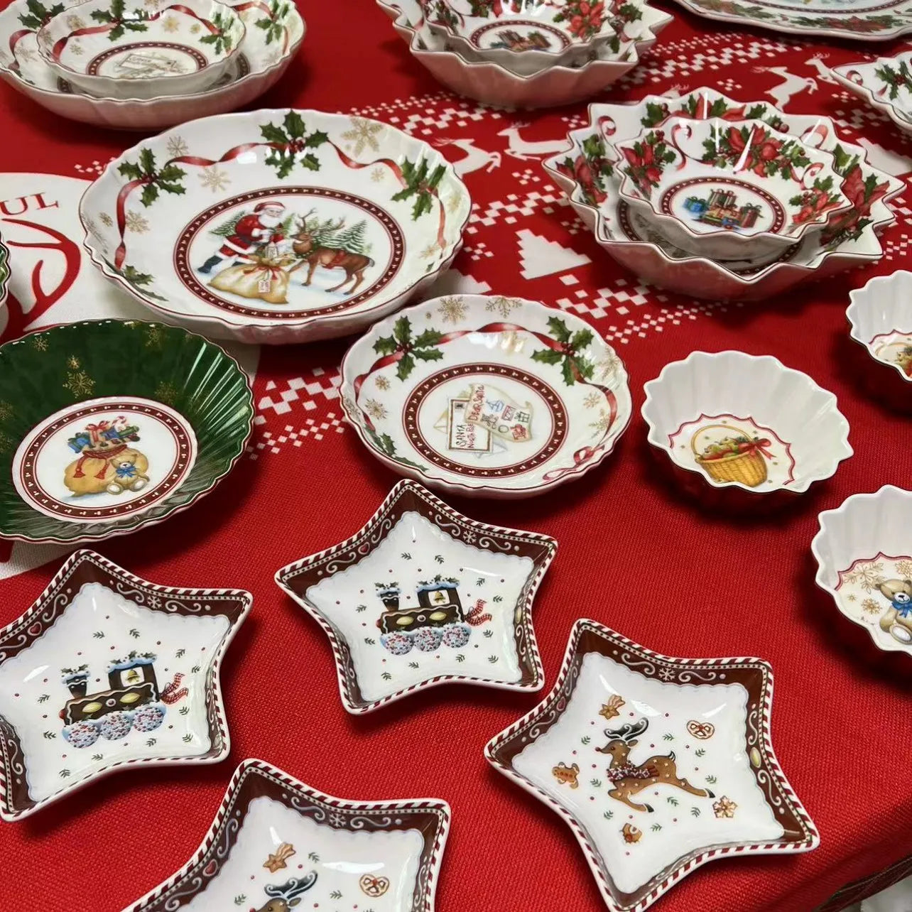 DecorBites™ Christmas Tableware & Dinnerware Set